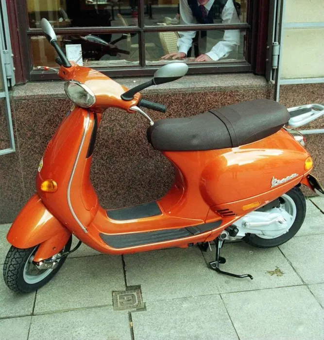 Framed Print : VESPA SCOOTER PICTURED AT THE ITALIAN CENTRE Framed Print : VESPA SCOOTER PICTURED AT THE ITALIAN CENTRE