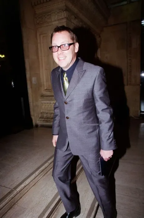 Framed Print : Vic Reeves Comedian / TV Presenter October 1998 Arriving at the Royal Albert Framed Print : Vic Reeves Comedian / TV Presenter October 1998 Arriving at the Royal Albert