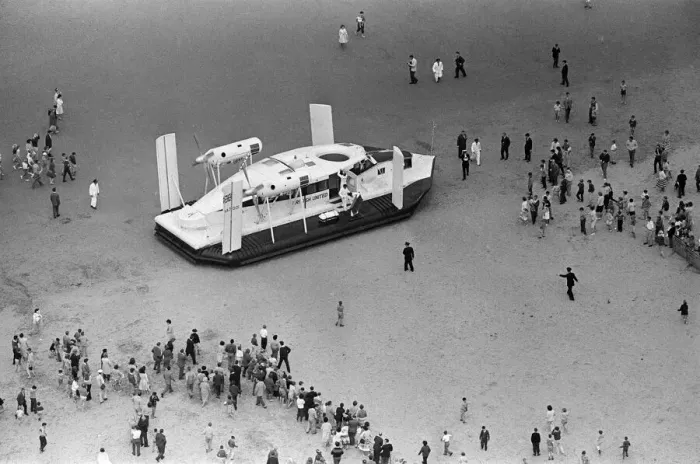 Framed Print : The Vickers Hovercraft has a trial run between Moreton, Wallasey, and Rhyl, North Wales Framed Print : The Vickers Hovercraft has a trial run between Moreton, Wallasey, and Rhyl, North Wales