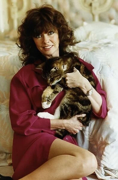 Vicki Michelle Actress Holding cat
