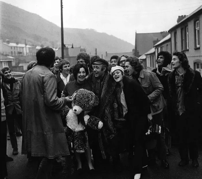 Framed Print : Victor Spinetti took the cast of Hair'up to visit his mother Mrs Lily