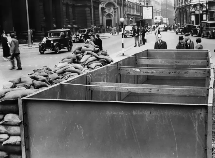 Framed Print : Victoria Square, Birmingham, one of the emergency water tanks placed around the city in