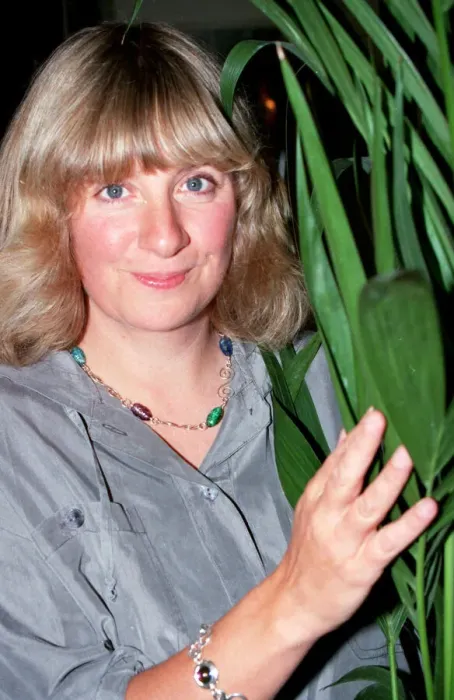 Framed Print : VICTORIA WOOD - 1991