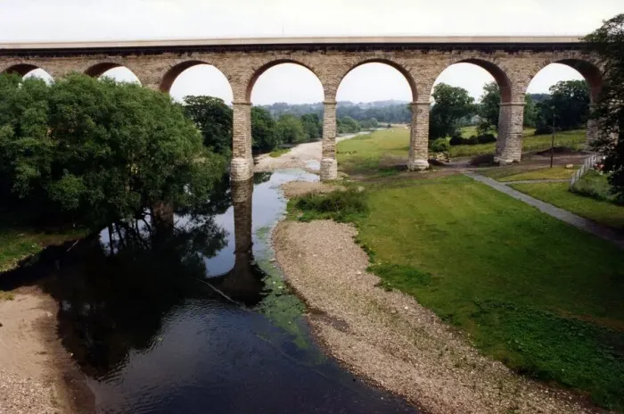 Framed Print : The Victorian Newton Cap viaduct at Bishop Auckland, on 20th July 1995 Framed Print : The Victorian Newton Cap viaduct at Bishop Auckland, on 20th July 1995