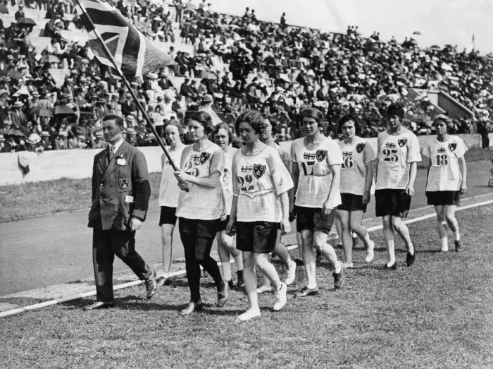Framed Print : The victorious British team parade the Union Jack flag around Pershing Stadium in Paris Framed Print : The victorious British team parade the Union Jack flag around Pershing Stadium in Paris