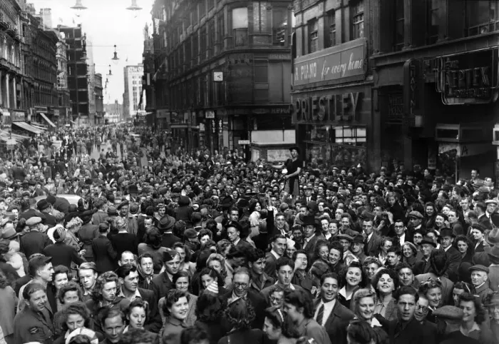 Framed Print : Victory celebrations in Central Birmingham at the end of the Second World War Framed Print : Victory celebrations in Central Birmingham at the end of the Second World War