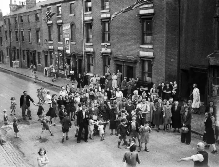 Framed Print : Victory celebrations in Central Birmingham at the end of the Second World War Framed Print : Victory celebrations in Central Birmingham at the end of the Second World War