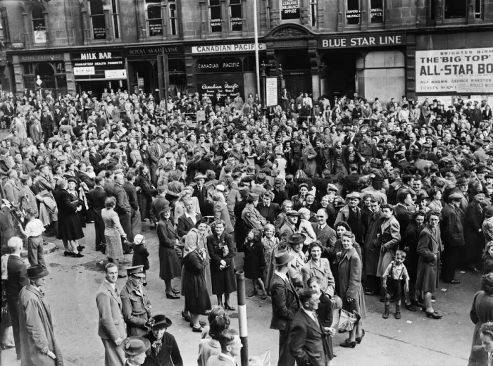 Framed Print : Victory celebrations in Central Birmingham at the end of the Second World War Framed Print : Victory celebrations in Central Birmingham at the end of the Second World War