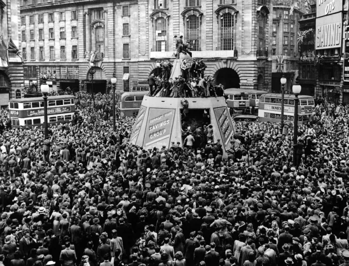 Framed Print : Victory day celebrations in London. 8th May 1945 Framed Print : Victory day celebrations in London. 8th May 1945