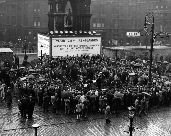 Framed Print : Victory over Japan Day celebrations in Manchester. The crowd in Albert Square undeterred Framed Print : Victory over Japan Day celebrations in Manchester. The crowd in Albert Square undeterred