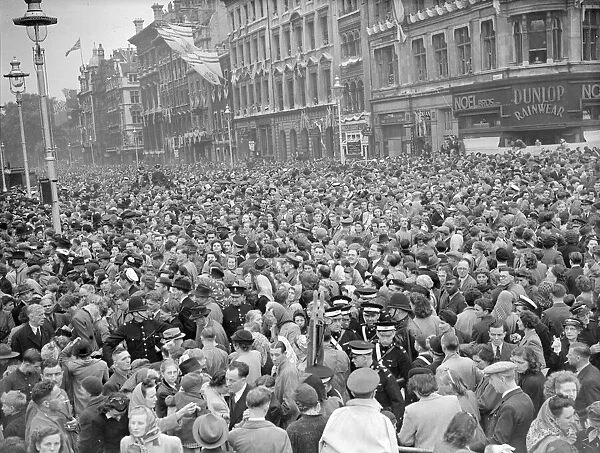 Victory Procession London Crowds gather in Tthe streets of London for the Victory