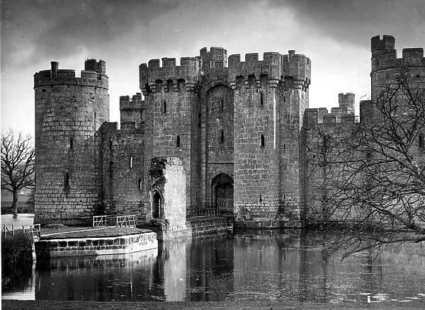 A view of Bodiam Castle in Kent, England. 1923