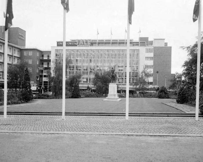 Framed Print : A view of Broadgate, Coventry city centre. The Owen Owen department store is in
