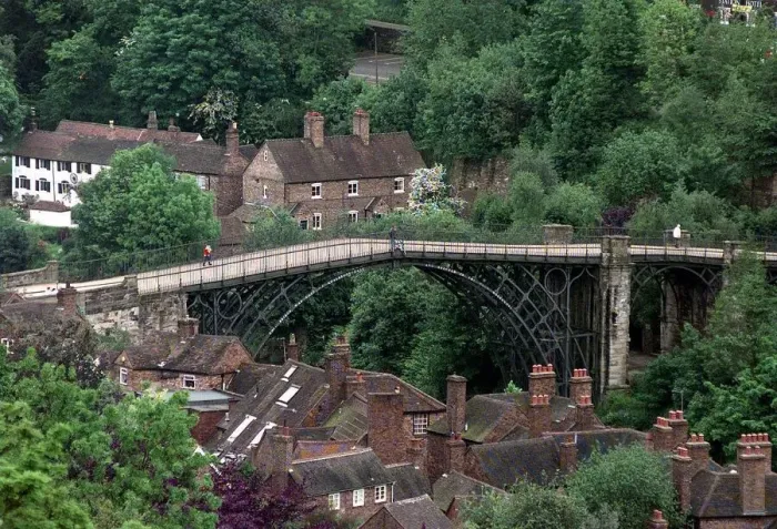Framed Print : A View of the Ironbridge from the Coalbrookdale Rotunda in Coalbrookdale, Shropshire