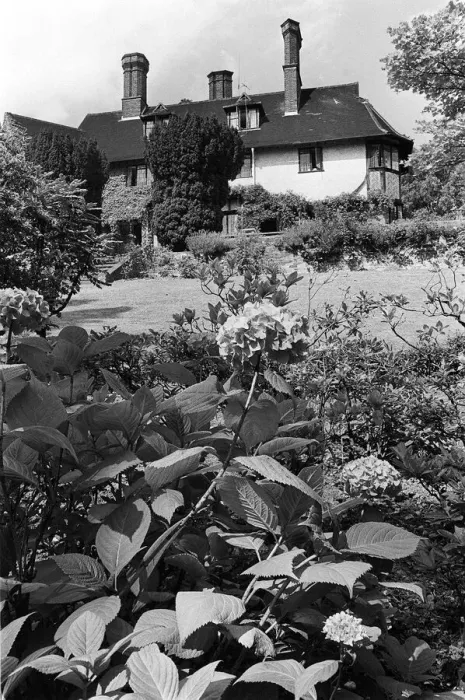 Framed Print : View of John Lennons new home, Kenwood, St