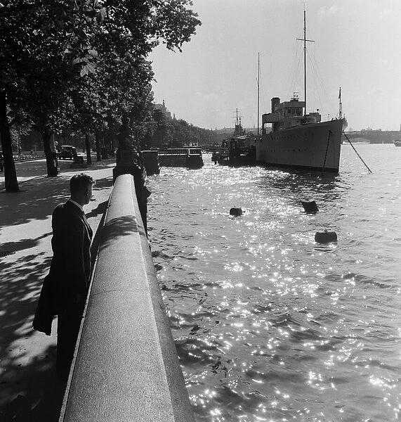 View along London Embankment. Circa 1955