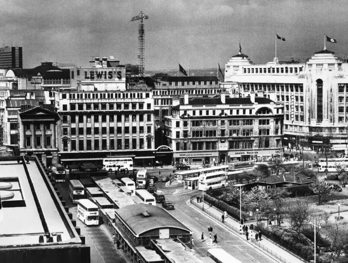 Framed Print : View of Manchester City showing the giant Lewiss department store on Market Street Framed Print : View of Manchester City showing the giant Lewiss department store on Market Street