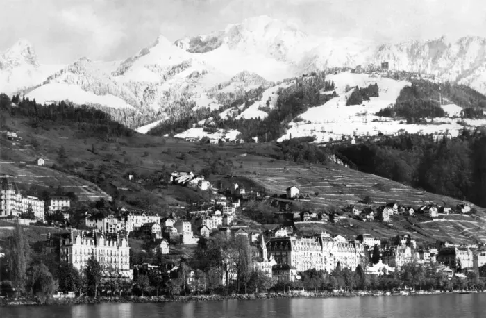 Framed Print : View of Montreux, on Lake Geneva, Switzerland. January 1959 P005277 Framed Print : View of Montreux, on Lake Geneva, Switzerland. January 1959 P005277