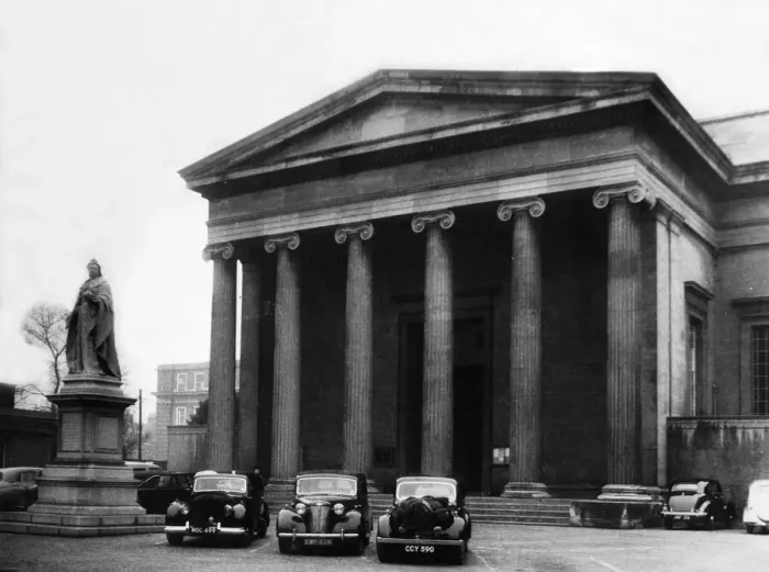 Framed Print : View of the Shire Hall in the town of Worcester. 5th January 1953 Framed Print : View of the Shire Hall in the town of Worcester. 5th January 1953