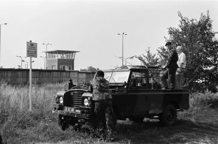Framed Print : Views of the Berlin Wall, Germany. 7th August 1986 Framed Print : Views of the Berlin Wall, Germany. 7th August 1986