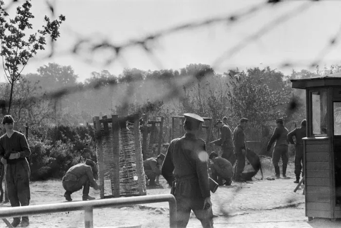 Framed Print : Views of the Berlin Wall with soldiers patrolling. October 1961 Framed Print : Views of the Berlin Wall with soldiers patrolling. October 1961