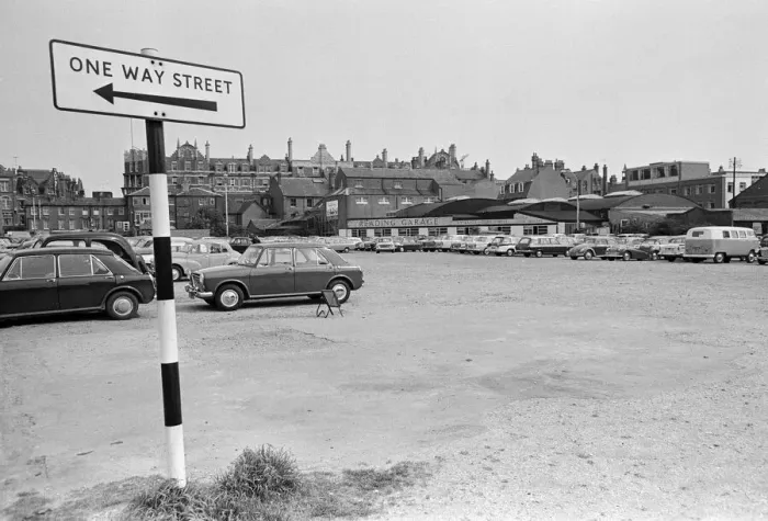 Framed Print : Views of the site of the Civic Centre, Reading, Berkshire. 20th May 1966 Framed Print : Views of the site of the Civic Centre, Reading, Berkshire. 20th May 1966