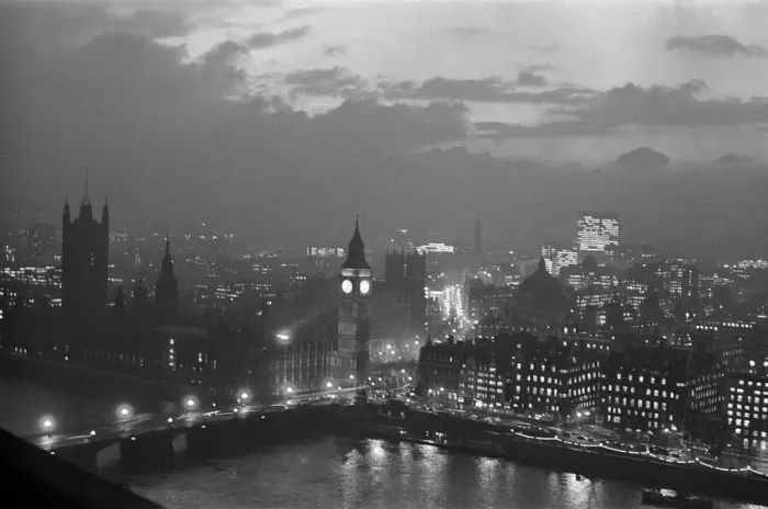 Framed Print : Views from the South Bank at night, showing Houses of Parliament and Big Ben