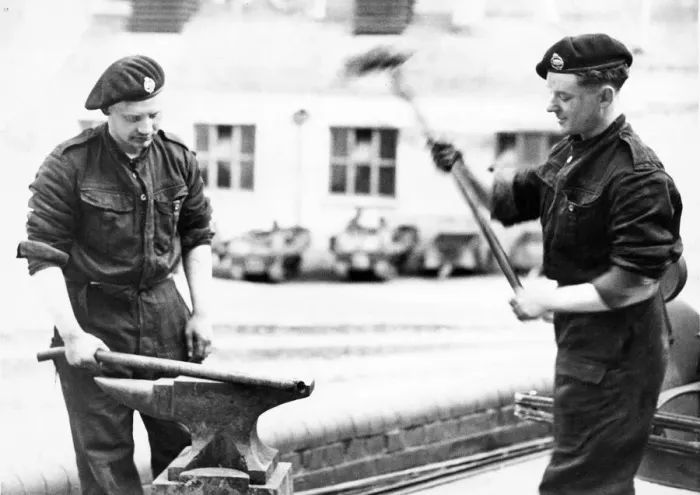 Framed Print : The village blacksmith in a new setting. Tank Corps members carrying out repairs on an Framed Print : The village blacksmith in a new setting. Tank Corps members carrying out repairs on an