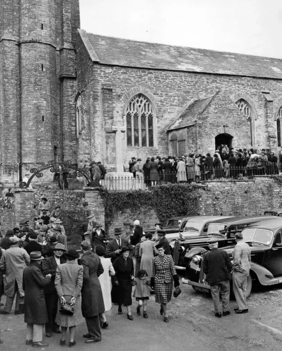 Framed Print : Villagers evacuate to make way for army manoeuvres in a South West county Framed Print : Villagers evacuate to make way for army manoeuvres in a South West county