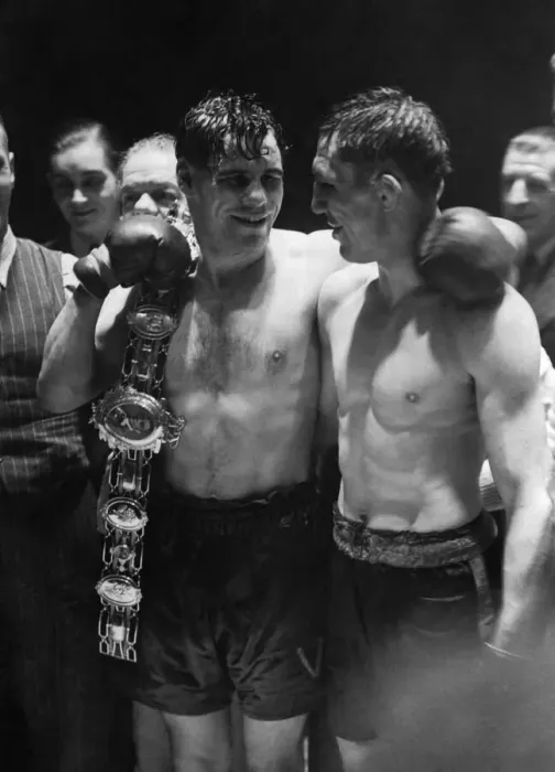 Framed Print : Vince Hawkins, the winner, holding the Lonsdale belt, with Ernie Roderick looking