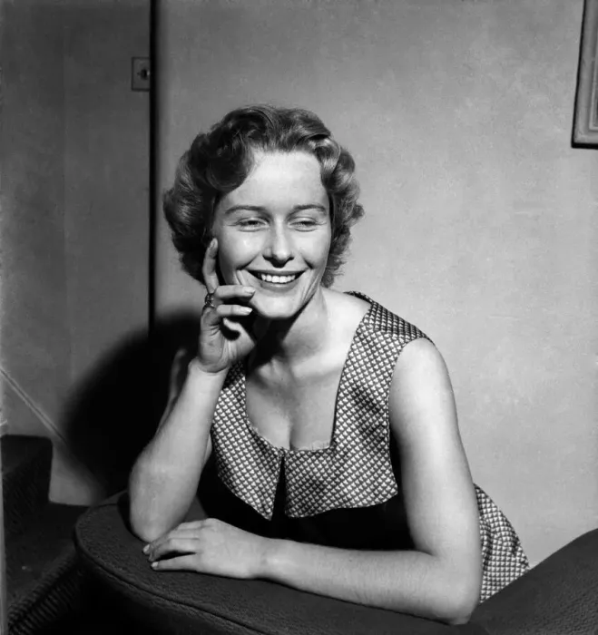 Framed Print : Virginia McKenna. June 1952 C2859-001 Framed Print : Virginia McKenna. June 1952 C2859-001