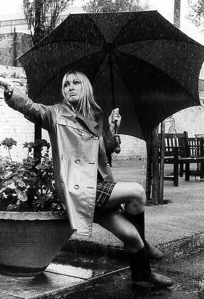 Virginia Wetherell Actress - Jul 1968 arrives at Granada Studios in manchester