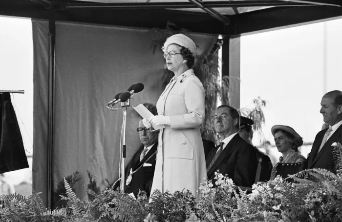 Framed Print : The visit to Liverpool of Her Majesty Queen Elizabeth II and Prince Philip