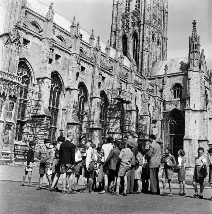 Framed Print : Visitors to Canterbury Catherdral, Kent. 2nd June 1954 Framed Print : Visitors to Canterbury Catherdral, Kent. 2nd June 1954