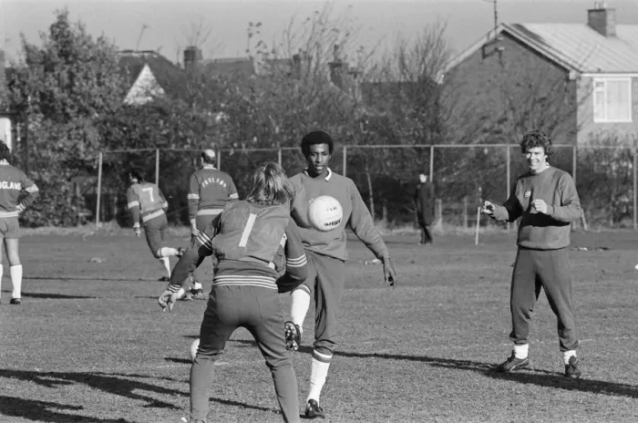Framed Print : Viv Anderson, footballer for Nottingham Forest, during a training session for England