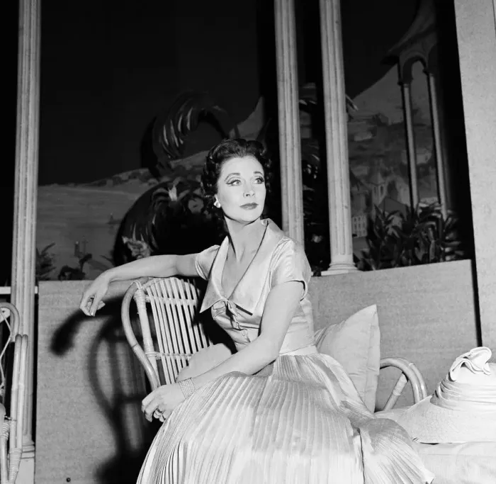 Framed Print : Vivien Leigh during rehearsals for the play South Sea Bubble, by Noel Coward