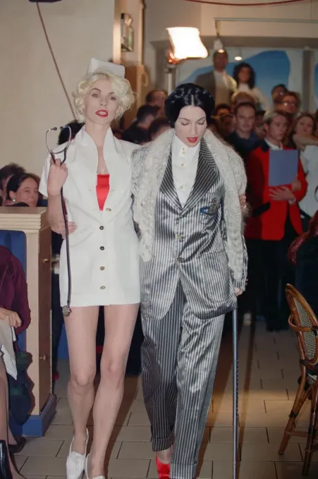 Framed Print : Vivienne Westwood fashion collection show at Tall Orders, Soho, London Framed Print : Vivienne Westwood fashion collection show at Tall Orders, Soho, London