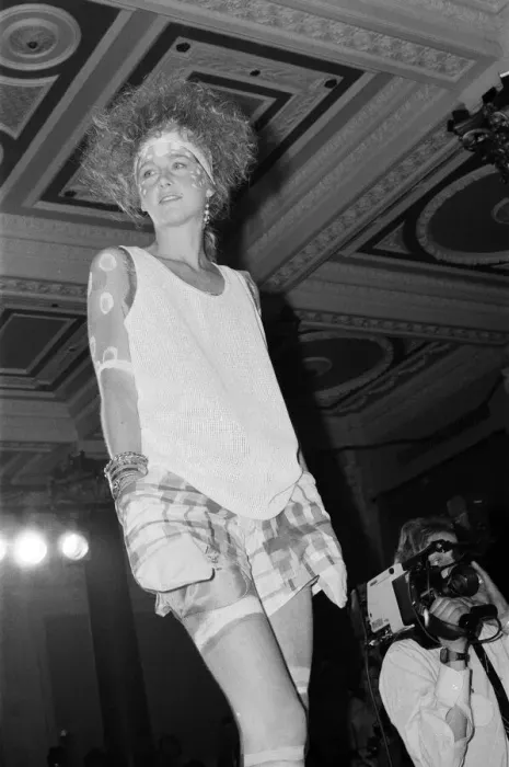 Framed Print : Vivienne Westwood and Malcolm Malcolm Mclaren host their first catwalk show Framed Print : Vivienne Westwood and Malcolm Malcolm Mclaren host their first catwalk show