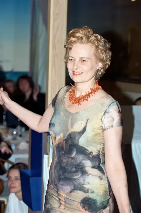 Framed Print : Vivienne Westwood at a showing of her fashion collection at Tall Orders, Soho, London Framed Print : Vivienne Westwood at a showing of her fashion collection at Tall Orders, Soho, London