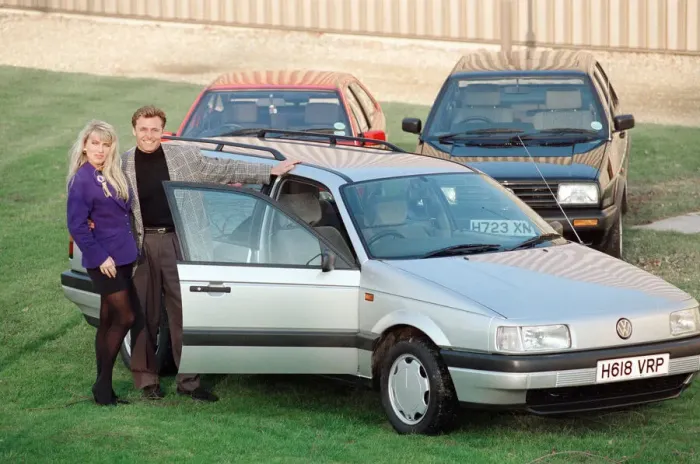 Framed Print : A Volkswagen Passat CL Estate. 16th January 1991