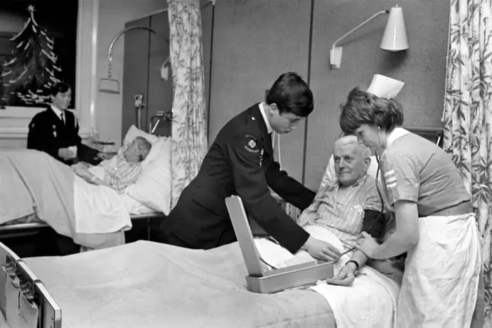 Framed Print : Volunteer Labour in Hospitals. 15 year old Grammar schoolboy Peter Teague