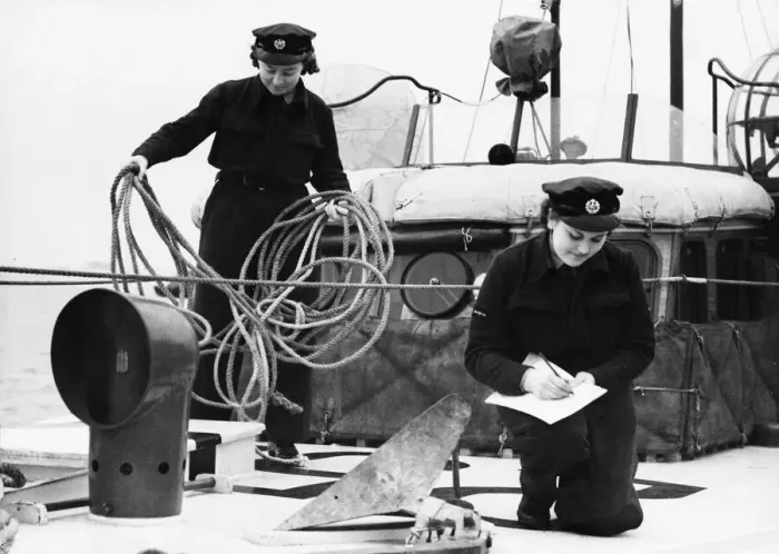 Framed Print : W. A. A. F airwomen on an R. A. F. station checking the equipment on a new boat