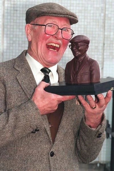 BILL WADDINGTON CORONATION STREET ACTOR WITH CHOCOLATE BUST OF HIMSELF AFTER SPONSORSHIP