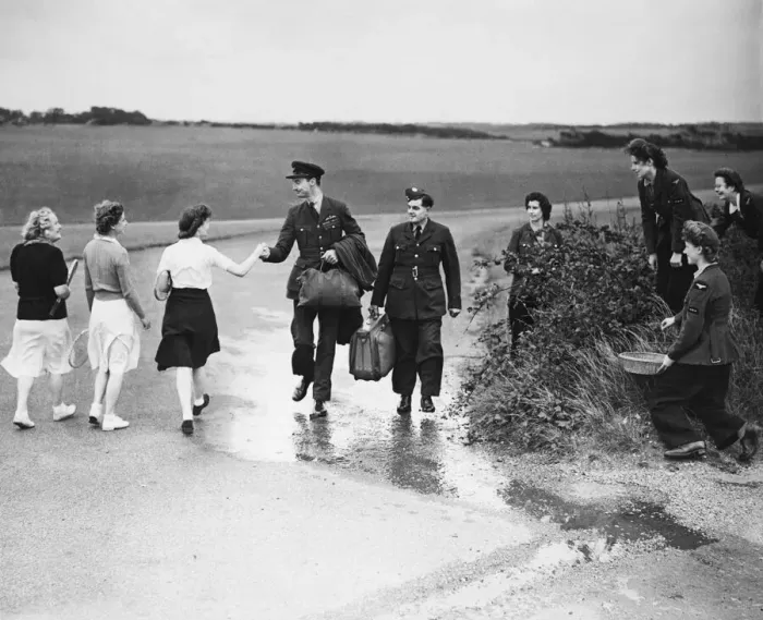 Framed Print : WaFS blackberrying and Tennis WaFS at Hawkings aerodrome say goodbye to wing commander