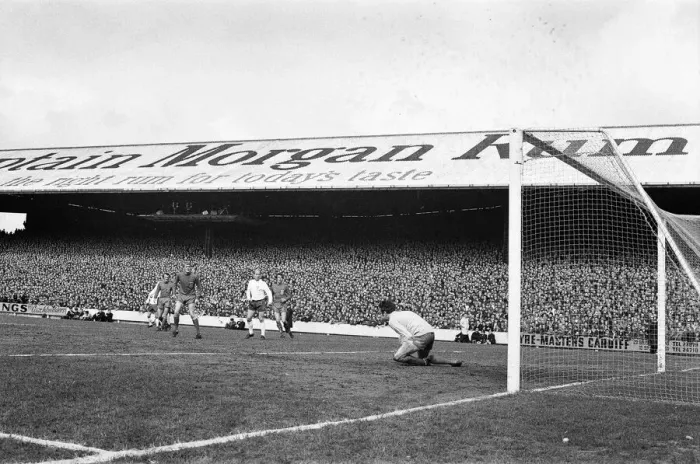 Framed Print : Wales 1-1 England, Home International Championship, Ninian Park, Sloper Road, Cardiff