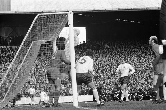 Framed Print : Wales 1-1 England, Home International Championship, Ninian Park, Sloper Road, Cardiff Framed Print : Wales 1-1 England, Home International Championship, Ninian Park, Sloper Road, Cardiff