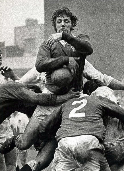 Wales v England, Cardiff Arms Park, 16th January 1971. Mike Roberts
