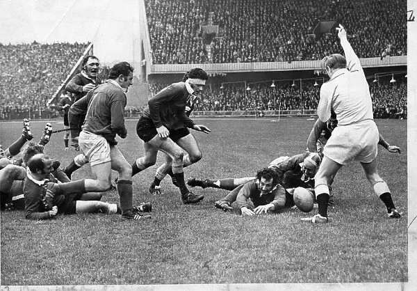 Wales v Ireland - 1971 - Rugby Gareth Edwards scores the first of his two