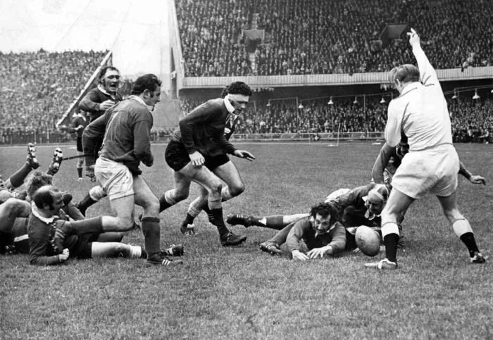 Framed Print : Wales v Ireland - 1971 - Rugby Gareth Edwards scores the first of his two tries Framed Print : Wales v Ireland - 1971 - Rugby Gareth Edwards scores the first of his two tries