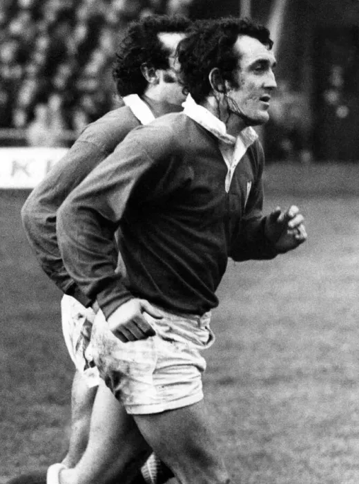 Framed Print : Wales v Ireland 1977. Welsh captain Phil Bennett runs up the pitch with blood streaming Framed Print : Wales v Ireland 1977. Welsh captain Phil Bennett runs up the pitch with blood streaming